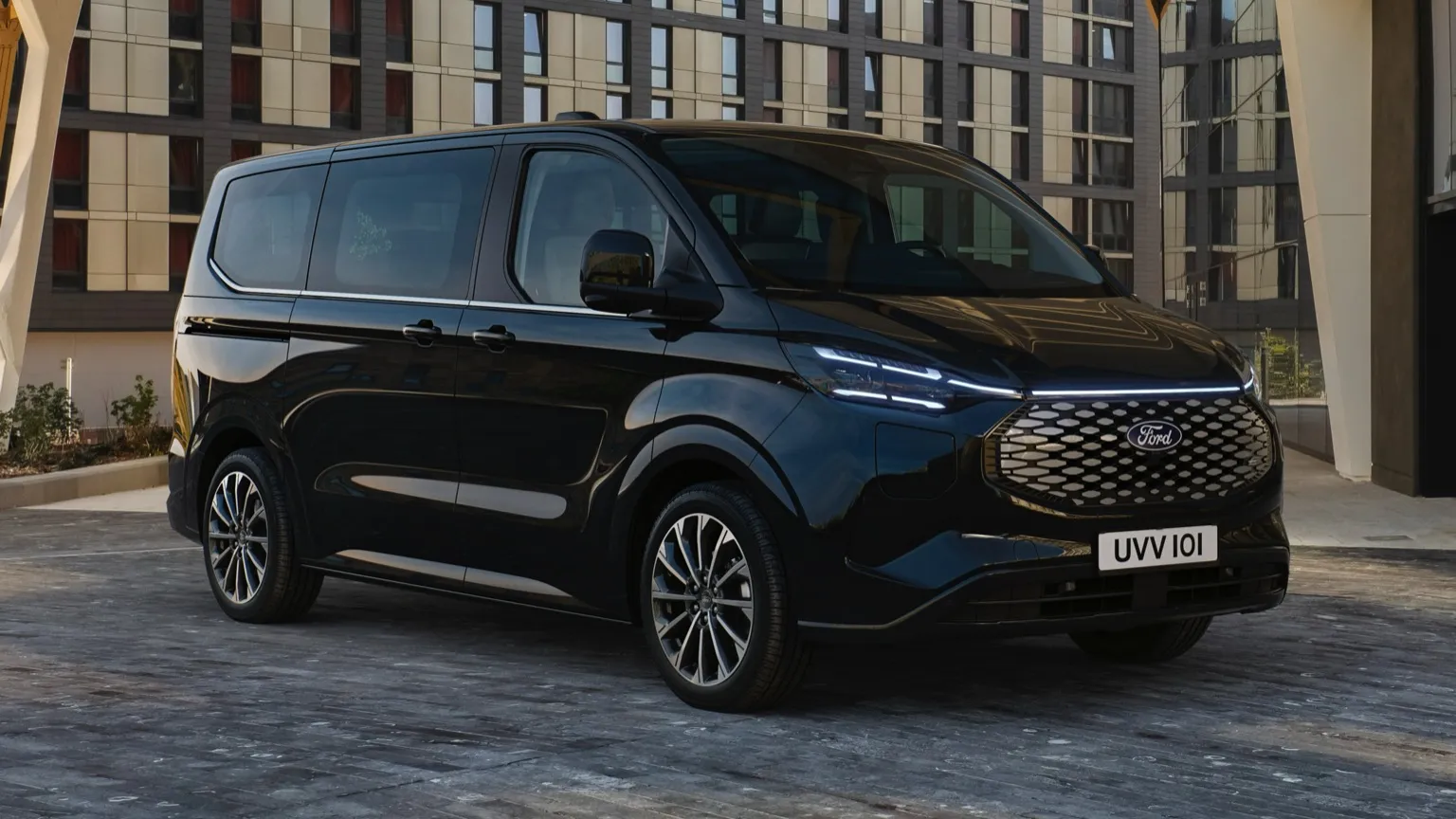 Ford e-Tourneo Custom L1 160 kW AWD 2025 image 1