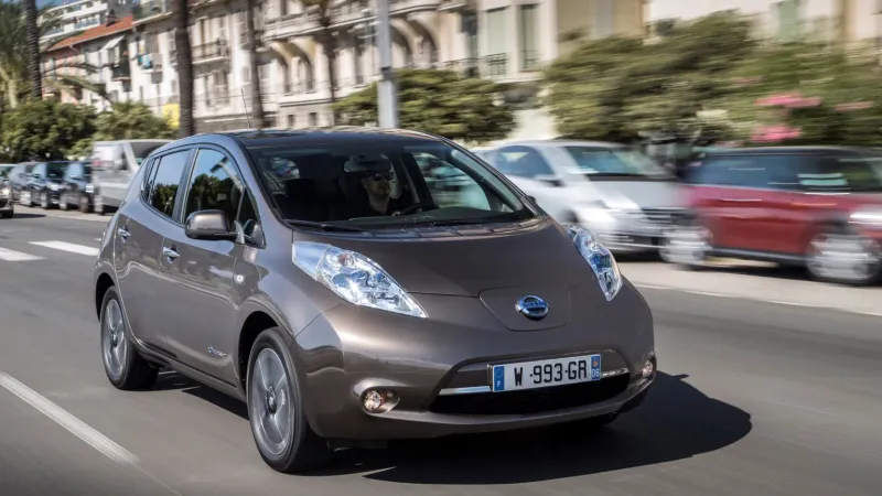 Nissan Leaf  2011