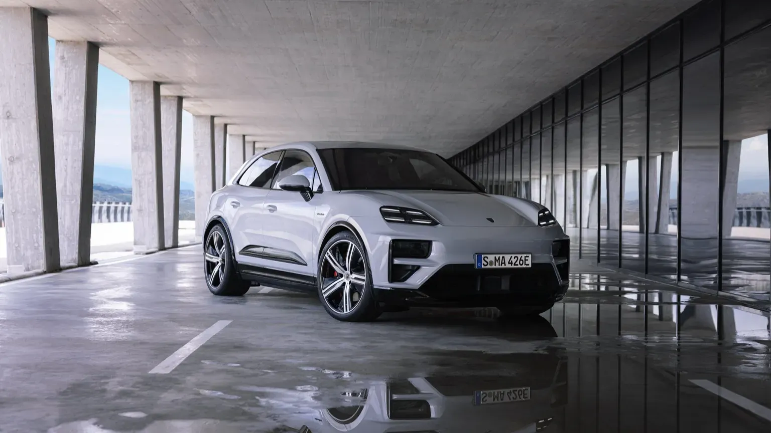 Porsche Macan Turbo Electric 2025 image 1