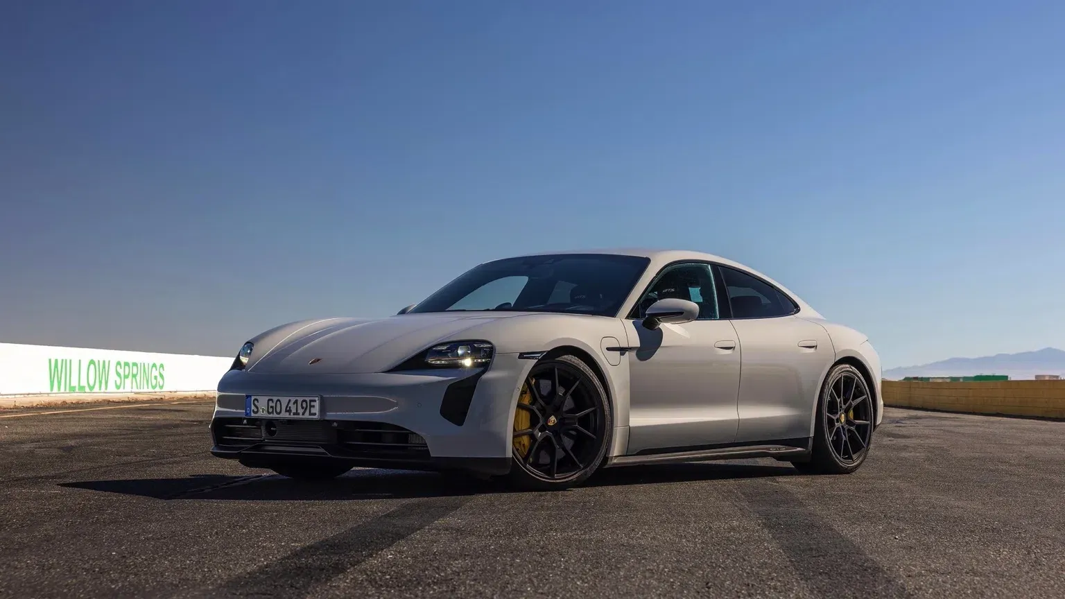 Porsche Taycan GTS 2022 image 1