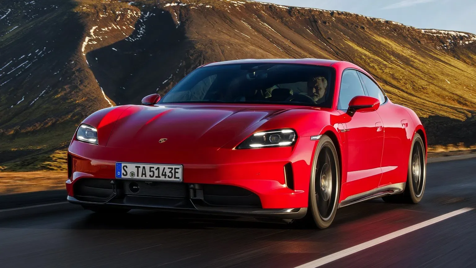 Porsche Taycan GTS 2024 image 1