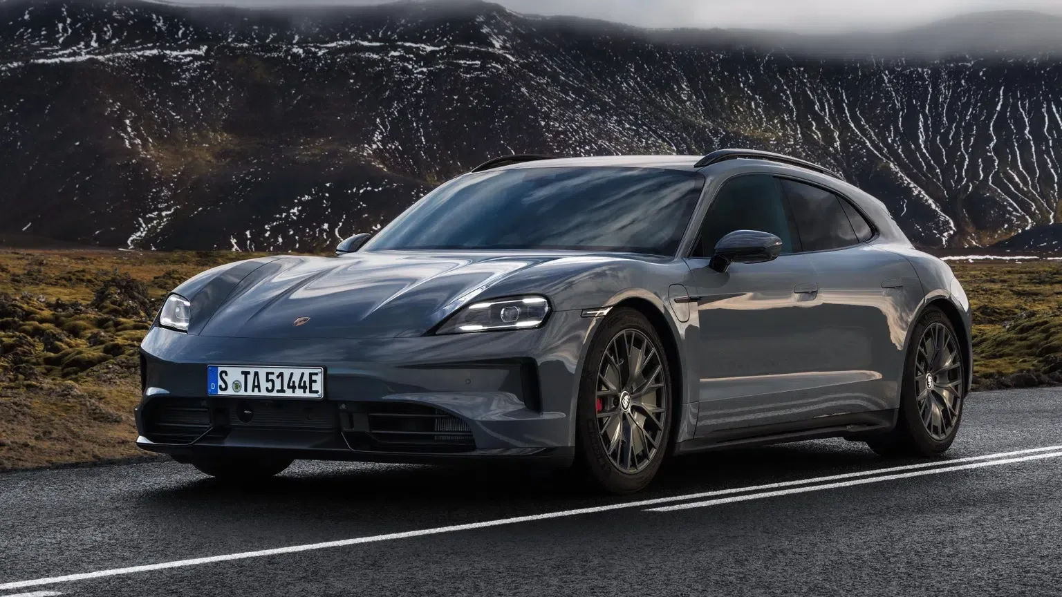 Porsche Taycan GTS Sport Turismo 2024 image 1