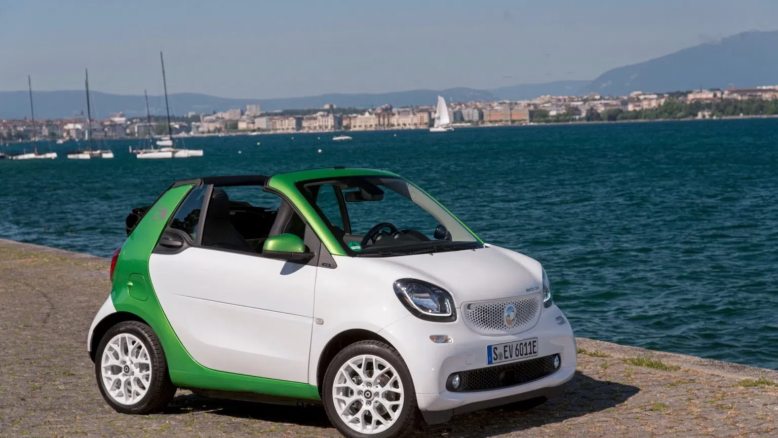 Smart EQ fortwo cabrio 2018 image 1